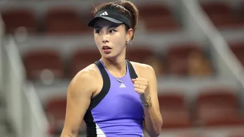 安切洛蒂携皇马教练团队现场观摩U19马德里德比